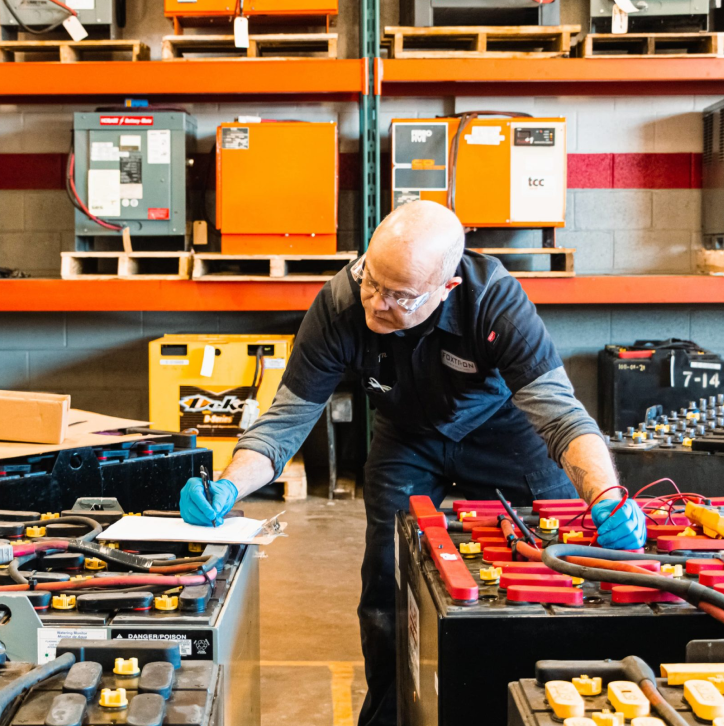forklift_battery_maintenance_voltage_test_reporting-scaled (1) 1